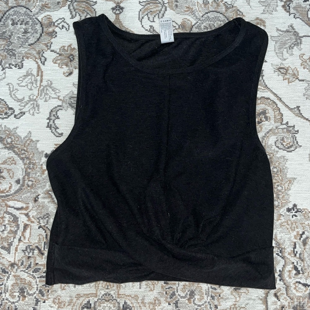 Twist Front Workout Top 🖤